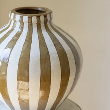 Load image into Gallery viewer, Camel stripe vase
